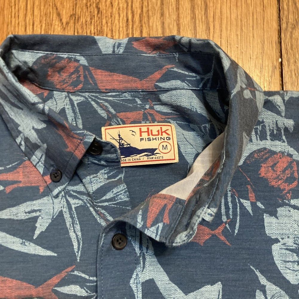 Huk Mens Medium Short Sleeve Button Front Collared AOP Fish Palm Tropical Shirt